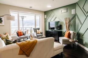 The Coastal I Waterfront View I Pool I HotTub I TV, West Kelowna